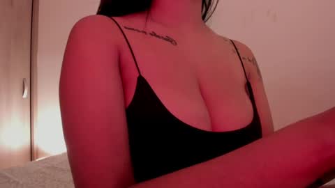 Snapshot of emilia_ghendle chatting on January 21, 4:48 pm Emilia Big Boobs online show from January 21, 4:48 pm