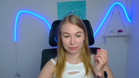 Emilia online show from July 13, 5:33 am