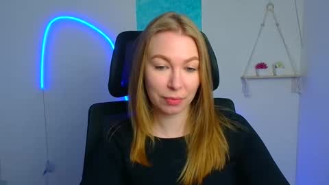 Emilia online show from April 16, 5:29 am