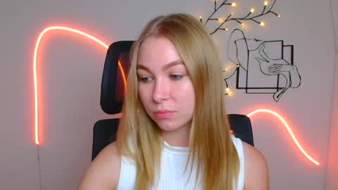 Emilia online show from July 24, 11:40 am