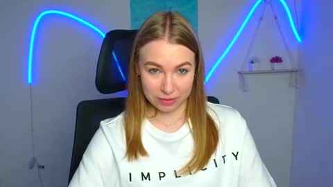 Emilia online show from May 5, 5:25 am