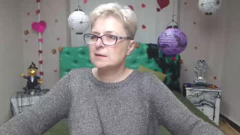 EmiliaGree online show from November 10, 6:10 pm