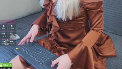 emilielong online show from April 16, 5:40 am