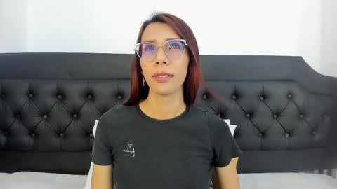 emilirosee online show from March 24, 12:05 am