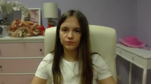 Snapshot of emilly_lust99 chatting on March 10, 10:50 am Emilly online show from March 10, 10:50 am