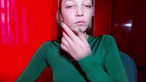 Emilly online show from December 22, 9:16 am