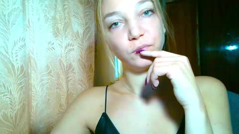 Emilly online show from November 26, 7:05 am