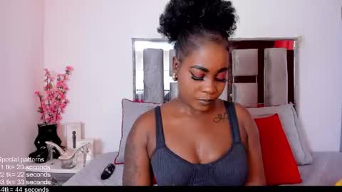 Emilly Roa online show from June 22, 7:21 pm