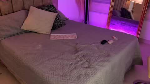  emily valentina     online show from May 7, 2:29 am