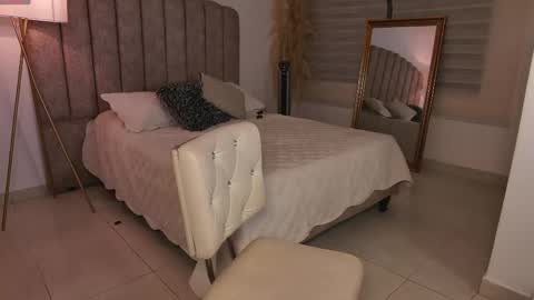  emily valentina     online show from April 24, 1:40 am