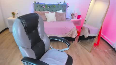 Emily online show from July 3, 4:17 am