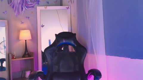 emily_castillo1_ online show from March 31, 5:52 am