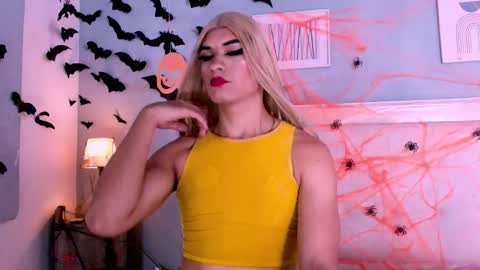 emily_castillo1_ online show from October 27, 6:24 am