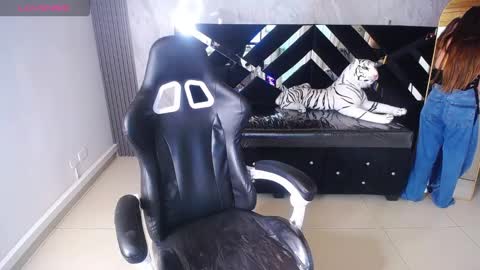 emily_cooper_t online show from September 16, 3:08 am