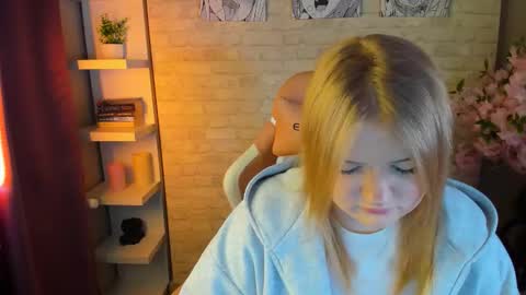 emily_coyness online show from February 18, 4:40 pm