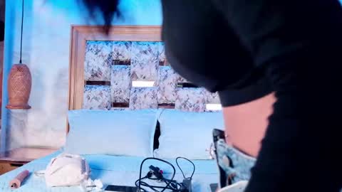 emily_dempsey online show from May 23, 7:10 pm
