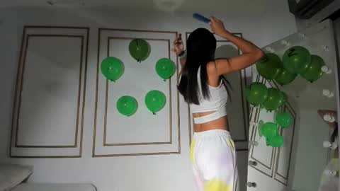 emily_gaviria1 online show from March 18, 12:11 pm