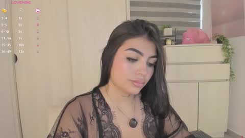 EmilyKenner  Independent model  online show from November 7, 1:57 pm