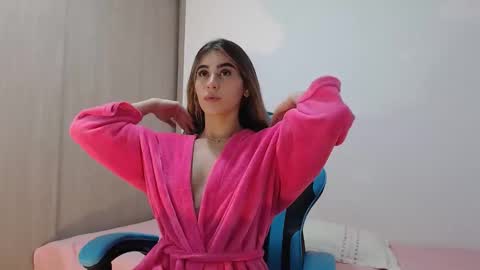 emily_mikelhot online show from April 1, 7:31 am