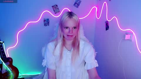 Snapshot of emily_nyaffe chatting on October 23, 2:46 am Lia online show from October 23, 2:46 am