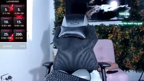 emily_palmeer online show from June 28, 12:23 pm
