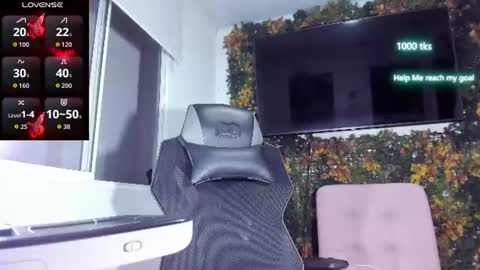 emily_palmeer online show from June 30, 10:25 am