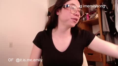 emily_pearl_ online show from April 8, 10:02 pm