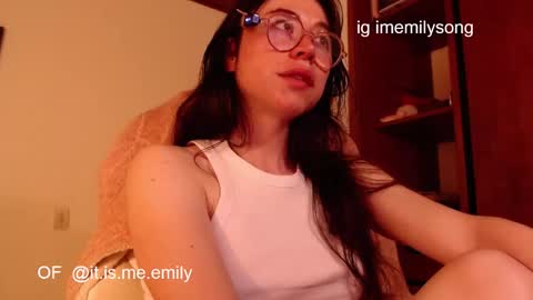 emily_pearl_ online show from February 11, 12:03 am