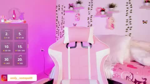 Snapshot of emily_restrepoo chatting on September 17, 5:33 am Emily online show from September 17, 5:33 am