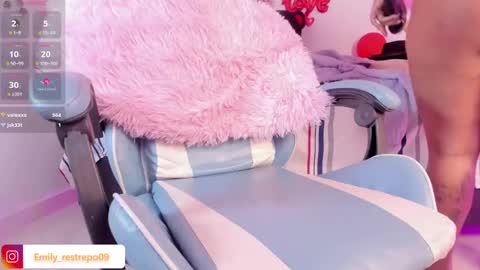 Snapshot of emily_restrepoo chatting on February 24, 9:21 am Emily online show from February 24, 9:21 am