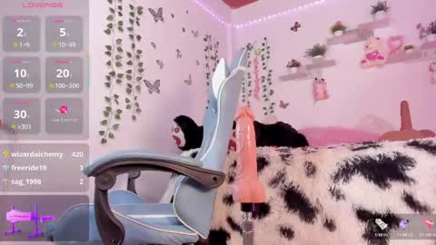 Snapshot of emily_restrepoo chatting on March 7, 8:23 am Emily online show from March 7, 8:23 am