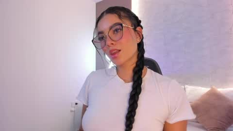 emily_tolson online show from April 16, 8:31 pm