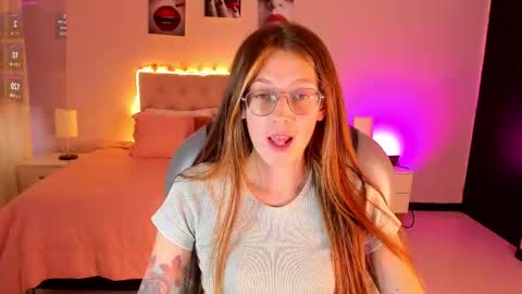 emily_warren__ online show from March 21, 7:40 pm