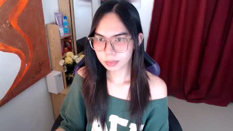 emily_xo143 online show from June 6, 6:36 pm