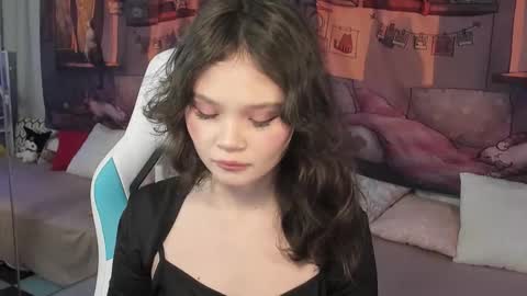 Emilyhaves online show from November 18, 11:02 am