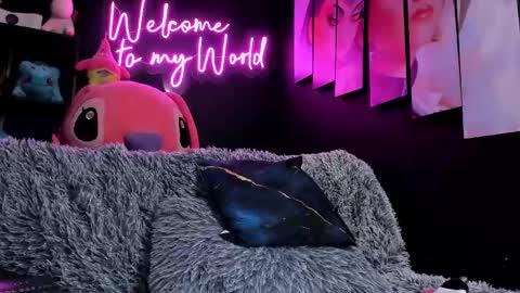 Emily Jhonson online show from October 1, 3:00 pm