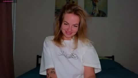 Emily Robbie online show from March 12, 6:44 pm