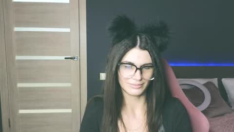 Snapshot of emilytucker chatting on February 9, 7:59 am Emily online show from February 9, 7:59 am