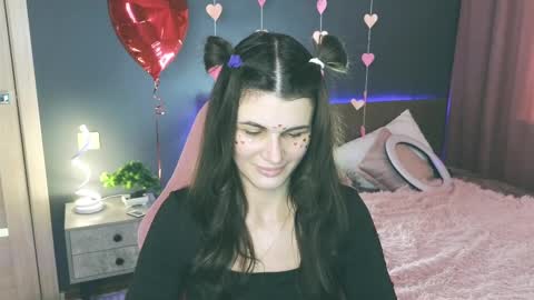 Snapshot of emilytucker chatting on February 19, 4:23 am Emily online show from February 19, 4:23 am