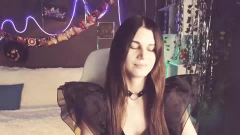 Snapshot of emilytucker chatting on October 20, 1:54 am Emily online show from October 20, 1:54 am