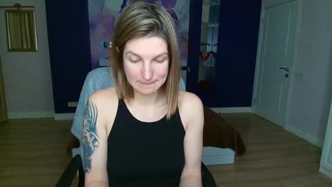 EmilyWalkers online show from February 4, 8:38 pm