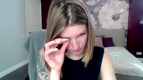 EmilyWalkers online show from January 15, 10:38 am
