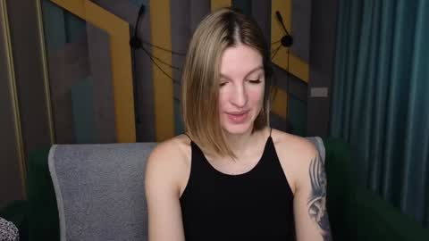 EmilyWalkers online show from December 27, 8:02 am