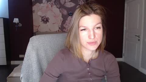 EmilyWalkers online show from January 8, 7:55 am