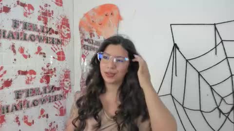 emilyy_cooperr online show from October 20, 11:59 am