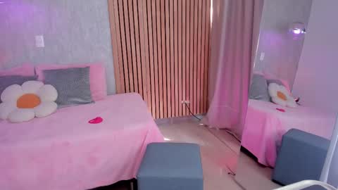   online show from February 4, 9:19 pm