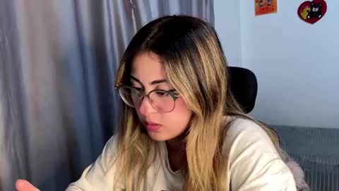 Emma Is here online show from November 10, 10:23 pm