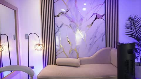 emma__walkerr_ online show from April 2, 7:10 pm