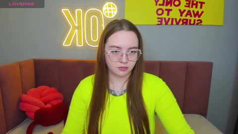 emma_adorablle online show from February 12, 1:41 am