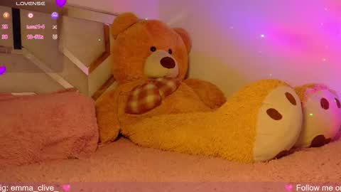 Snapshot of emma_clive chatting on October 22, 1:09 am Emma online show from October 22, 1:09 am